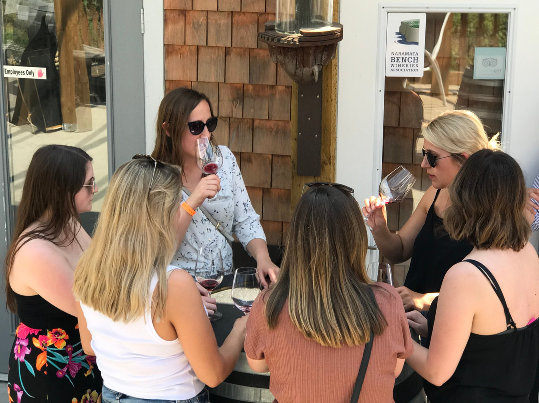 Howling Bluff Estate Winery-彭蒂克顿必去景点