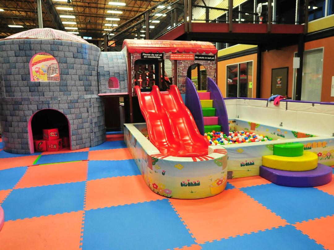 Elevated Sportz Trampoline Park and Event Center-博塞尔必去景点