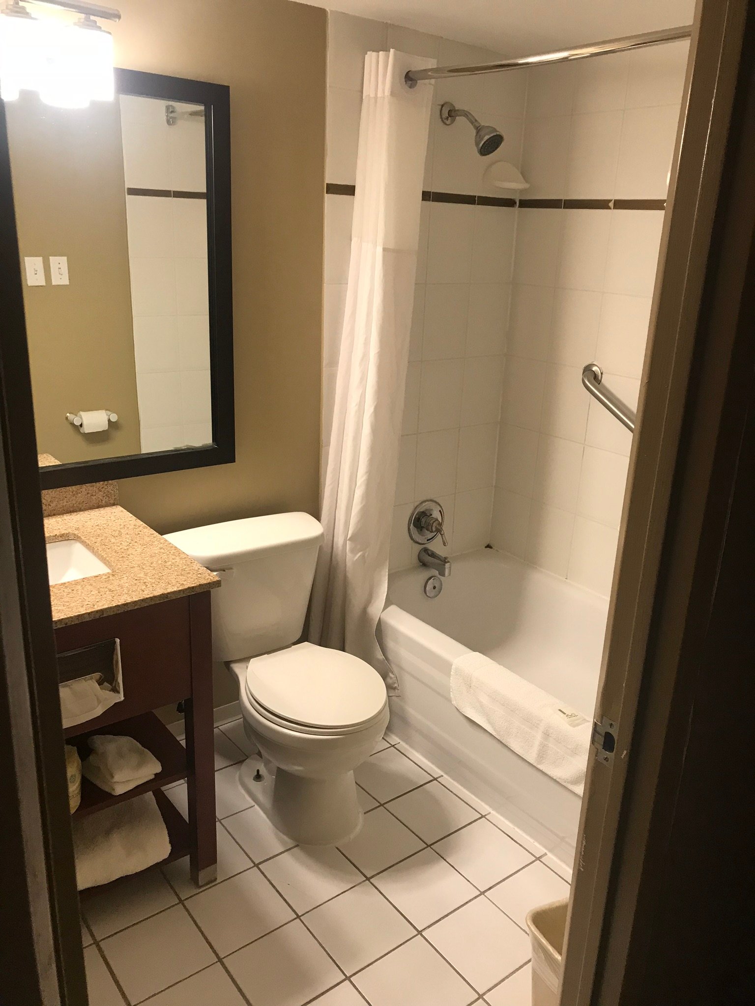 Days Inn by Wyndham Terrace-浴室