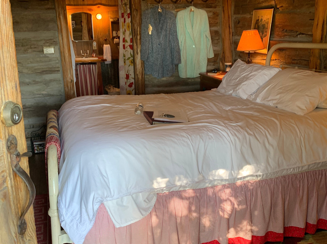 Chanticleer Log Cabin主图