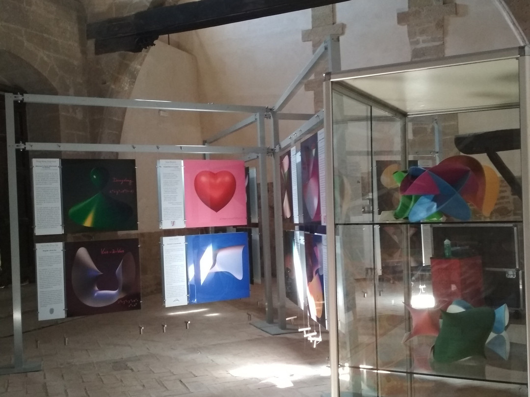 Museo de Matematicas Monasterio de Casbas景点图片
