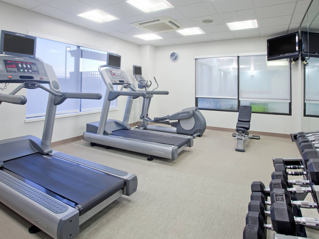 威奇托东普拉齐奥春季山丘套房酒店主图