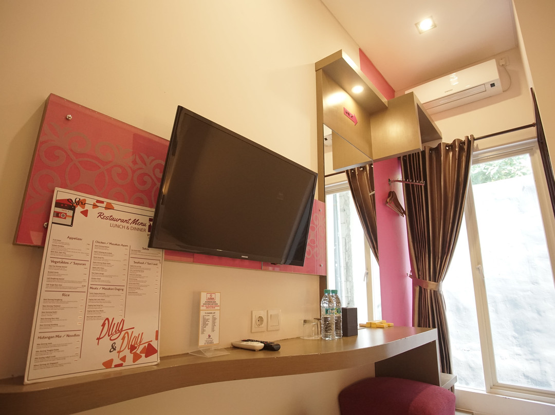 Viva Hotel Kediri by Azana主图