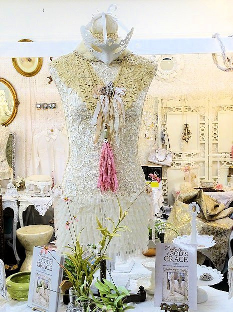 Daphne Antique Galleria景点图片