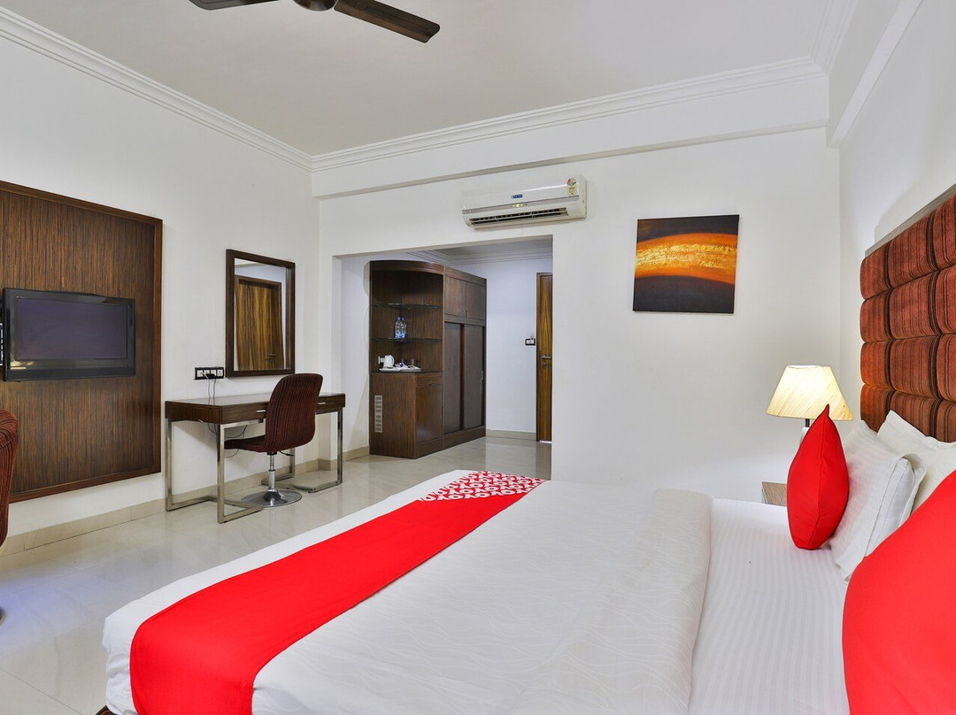 Super Townhouse Oak Bharuch Near Railway Station主图