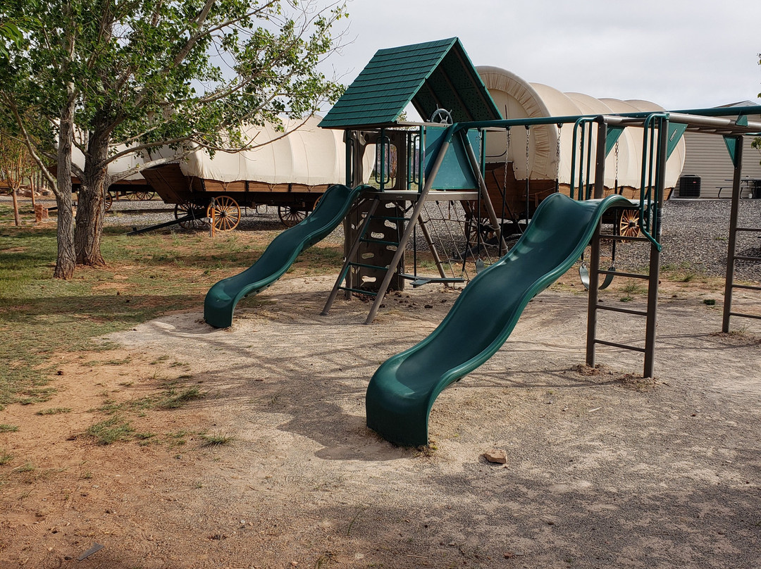 Broken Spur Inn主图