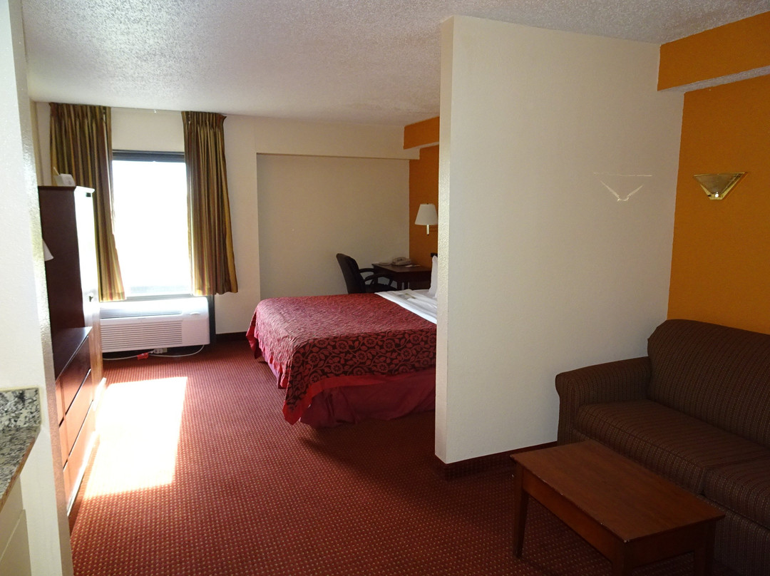 Days Inn & Suites by Wyndham Cedar Rapids主图