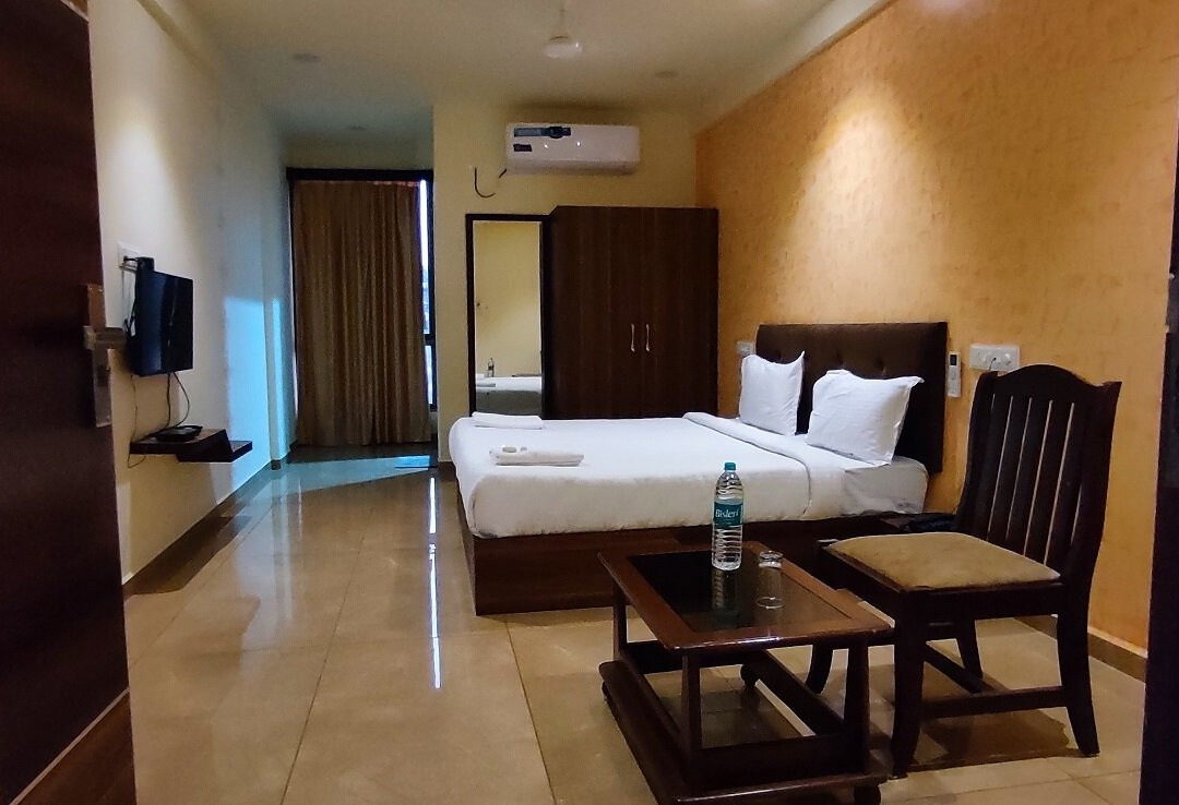 Jay Bhole Hotel And Rooms