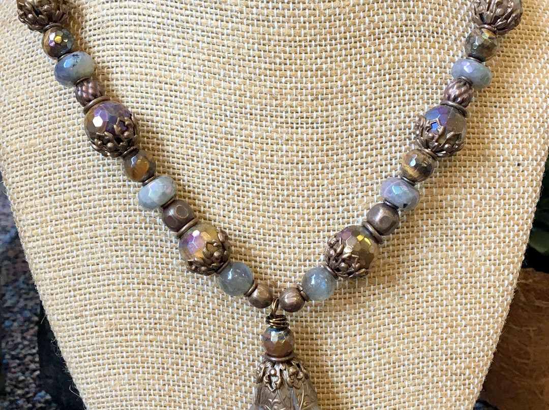 Rustic River Finds-加利纳必去景点