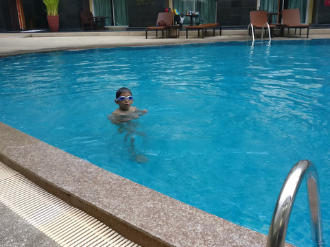 拜伦海滩酒店主图