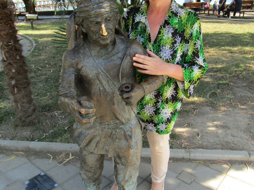 Sculpture Starik Tachkum-Sukhumi必去景点