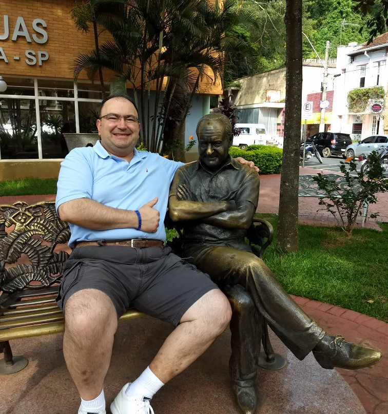 Estátua Ronald Golias-塞拉内格拉必去景点