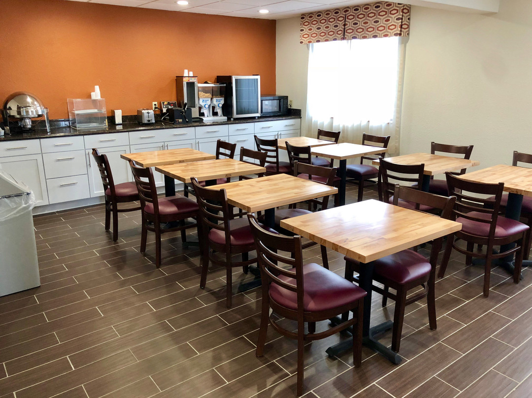 Ramada by Wyndham Effingham主图