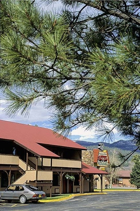 Branding Iron Motel主图