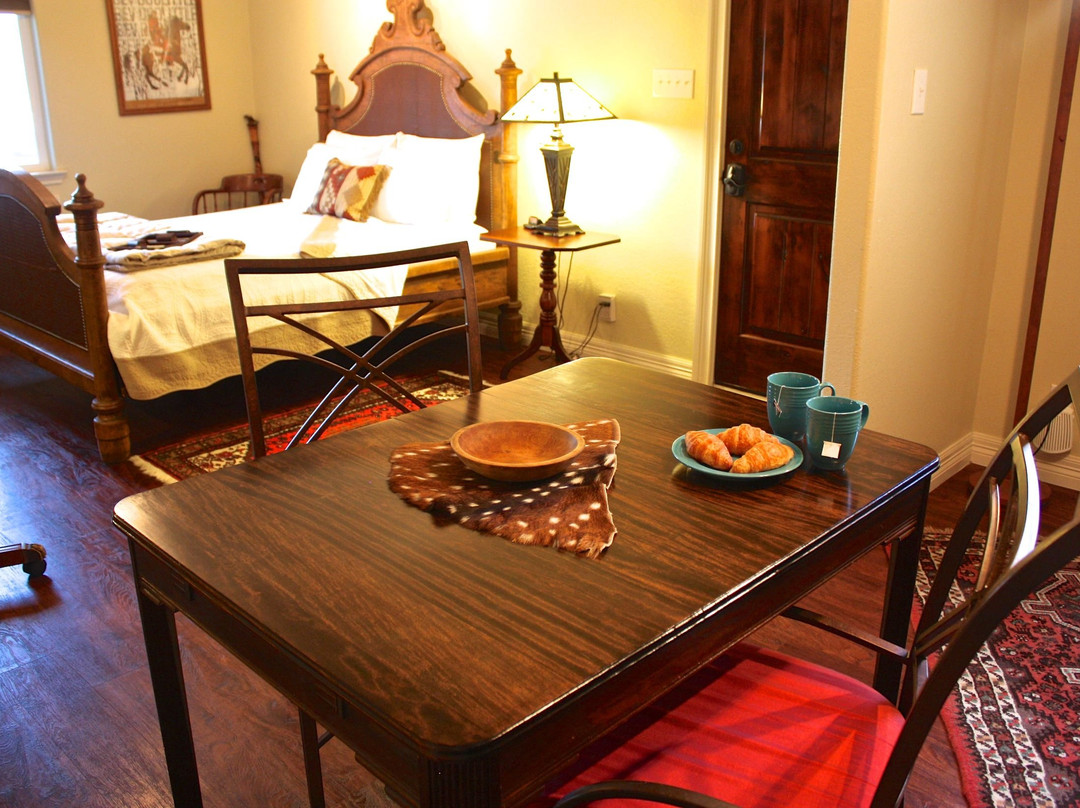 Carlton Club Inn Hotel主图