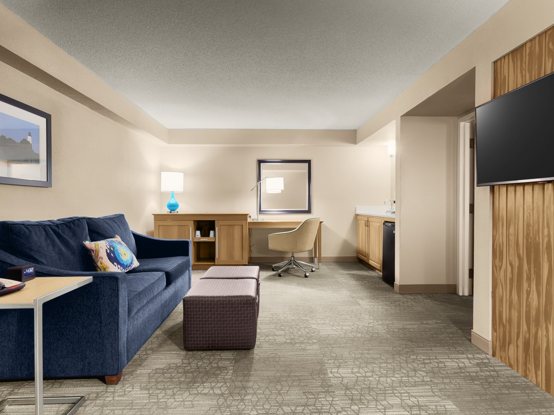 乔治敦码头希尔顿恒庭酒店主图