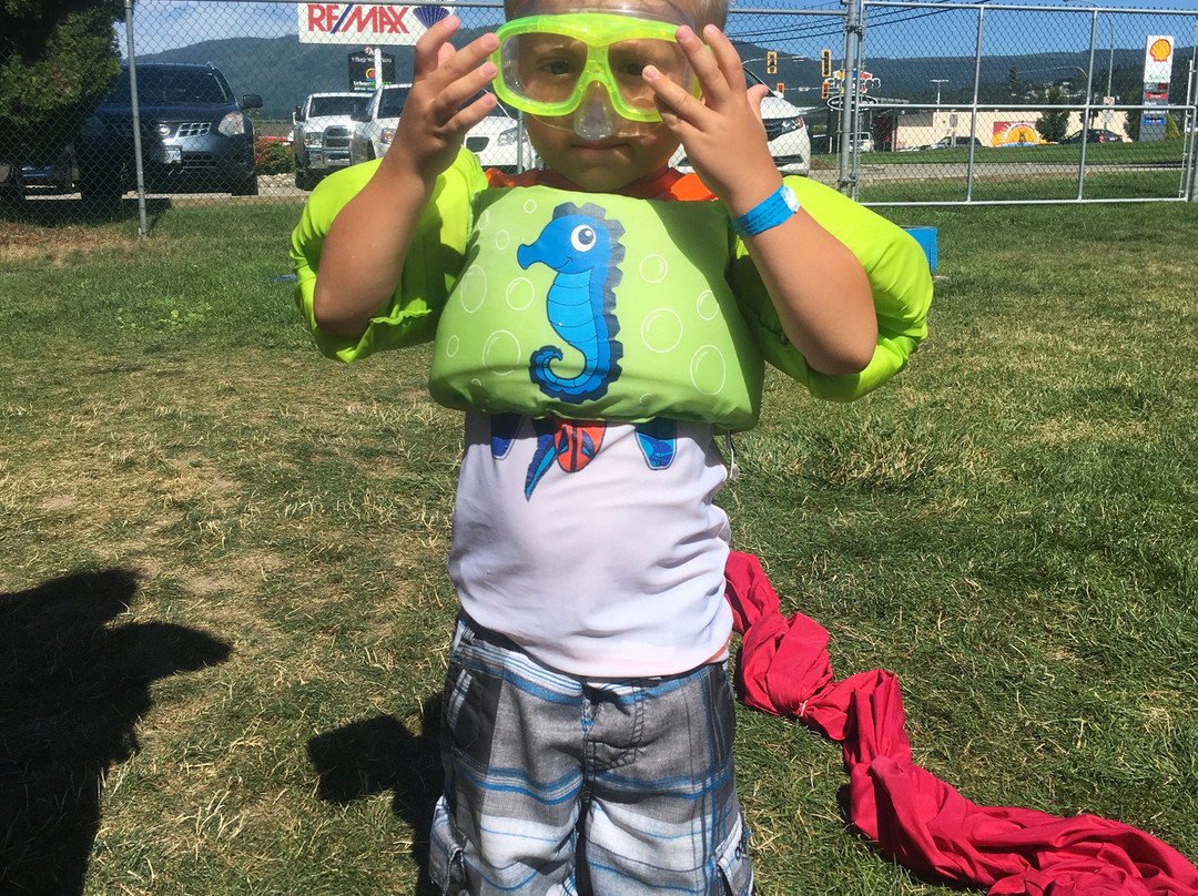 Salmon Arm Water Slides-萨蒙阿姆必去景点