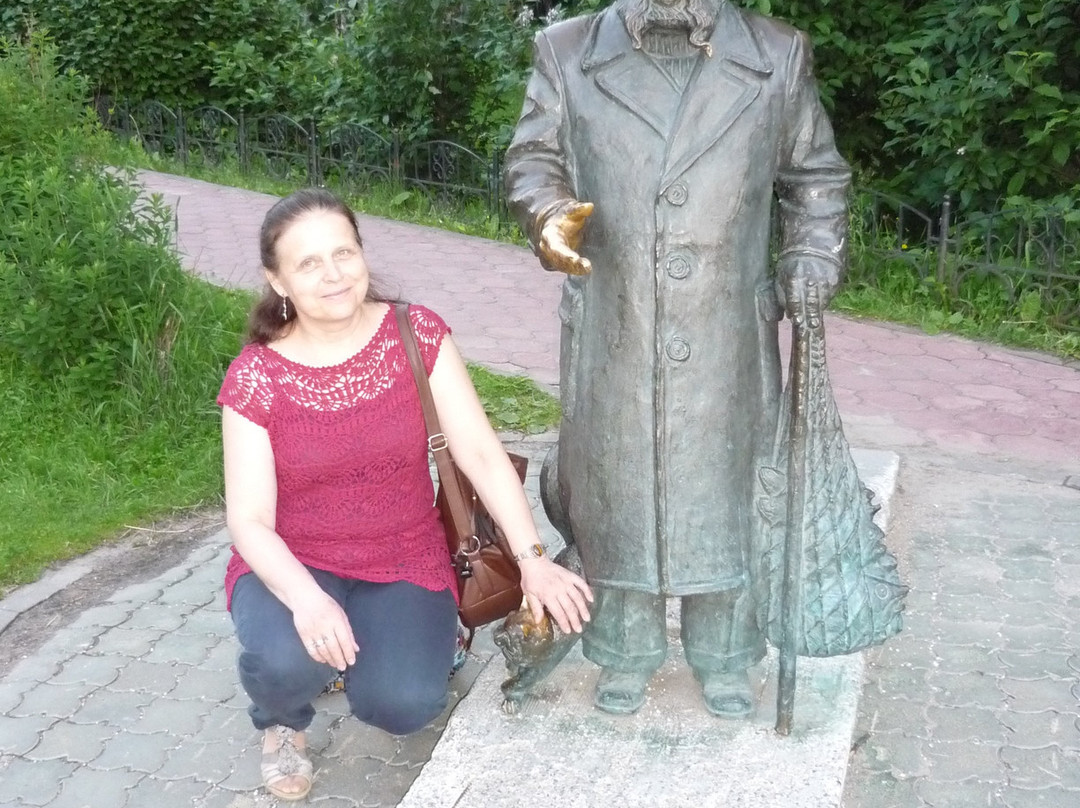 Monument to Writer Pisakhov景点图片