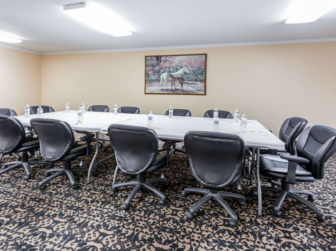 Days Inn By Wyndham Imlay City主图