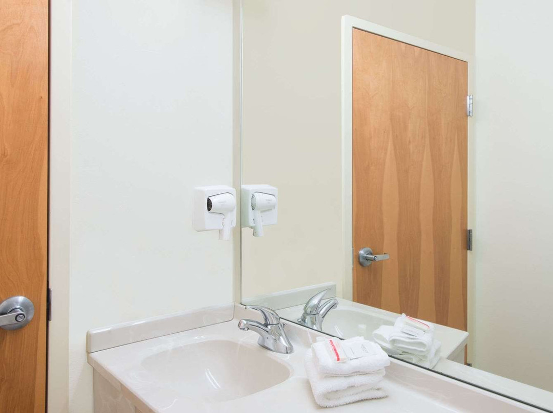 Microtel Inn & Suites By Wyndham Plattsburgh主图