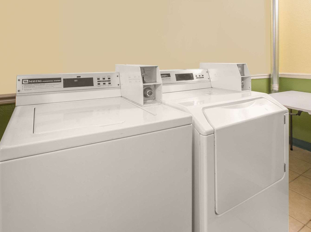 Days Inn by Wyndham Hillsdale主图