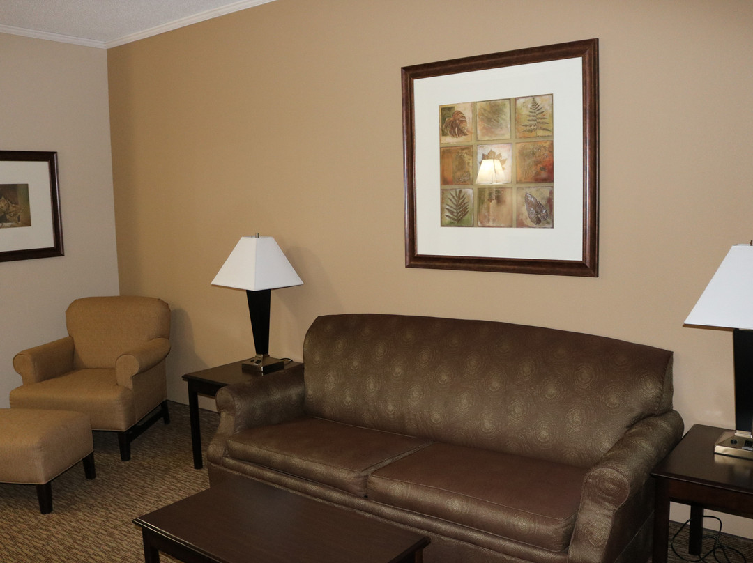 Rock Island Inn & Suites主图