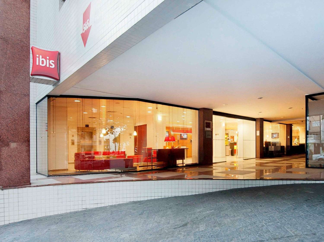 宜必思桑托斯贡扎加海滩酒店主图