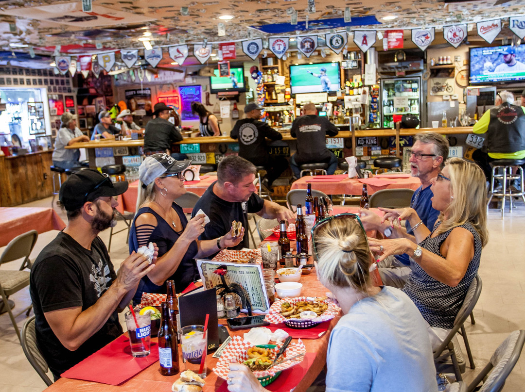 Young餐馆和美食-Jakes Corner Bar