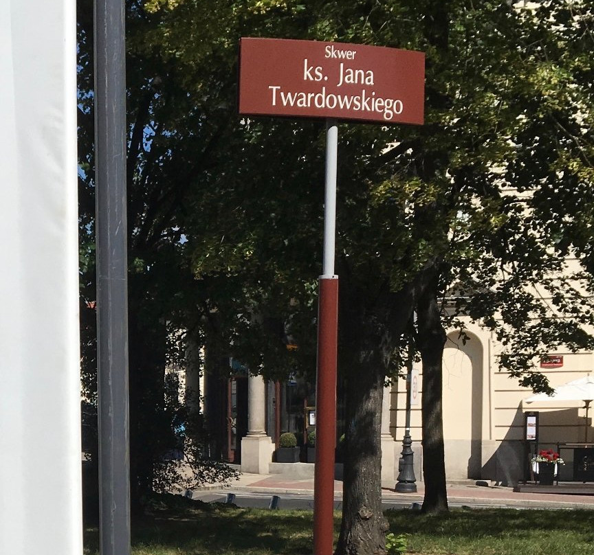 Monument of Boleslaw Prus-华沙必去景点