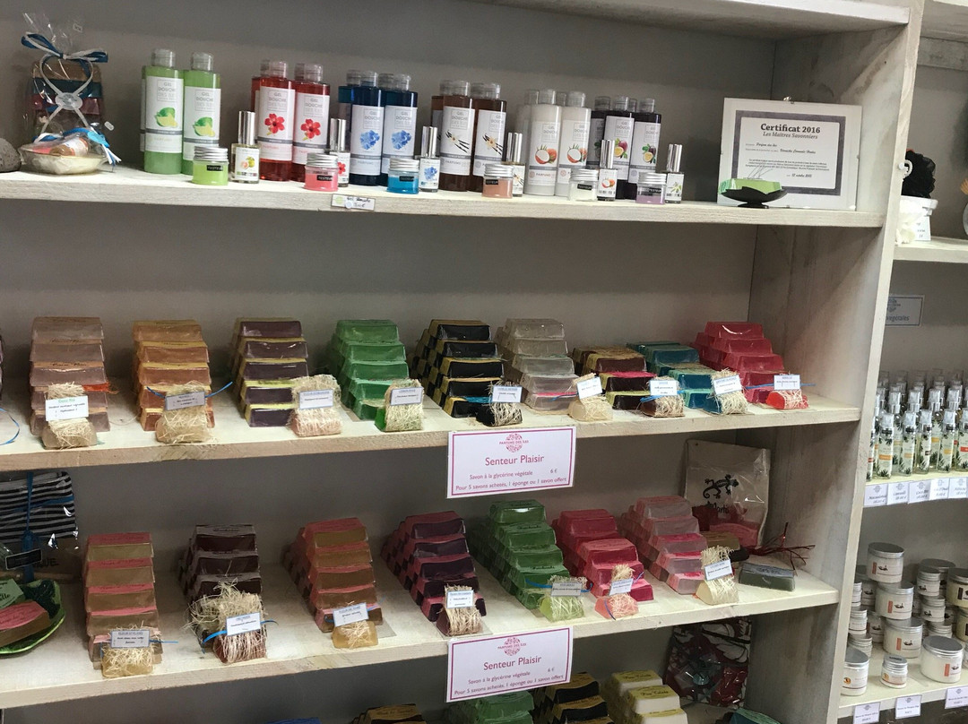 Parfums des îles-圣吕斯必去景点