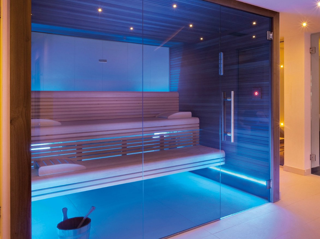 Frozen Natural Spa-萨卢佐必去景点