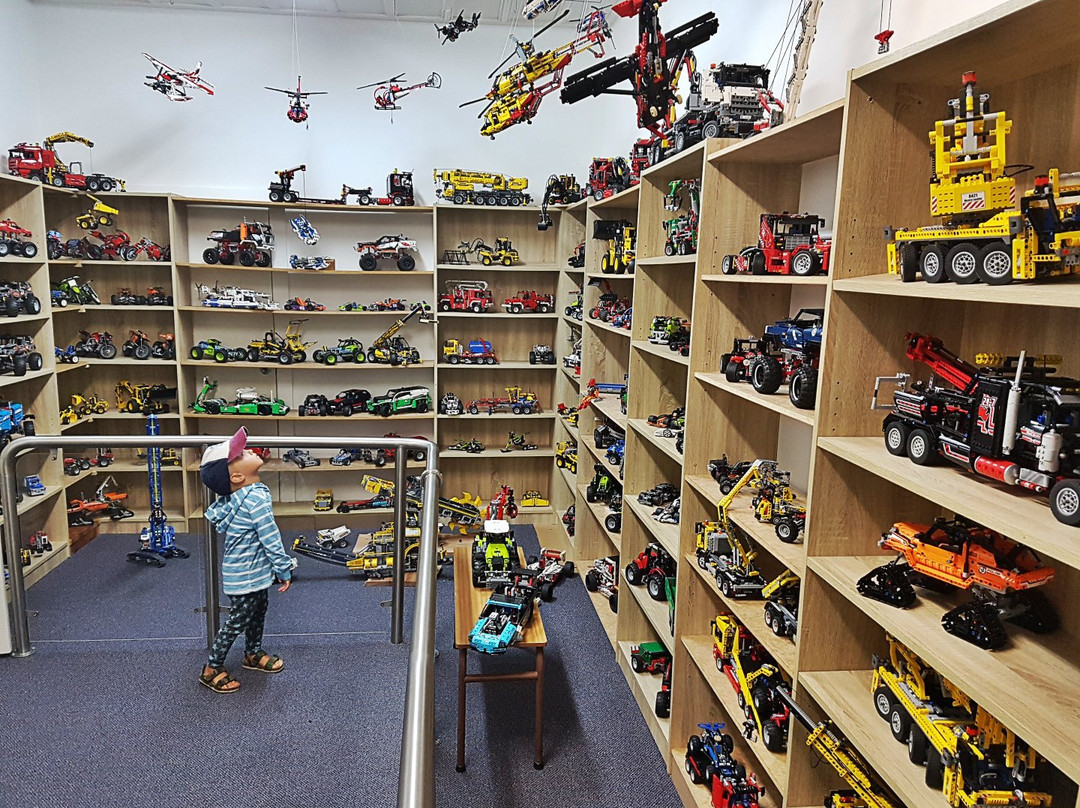Spike's Bricks & Models景点图片