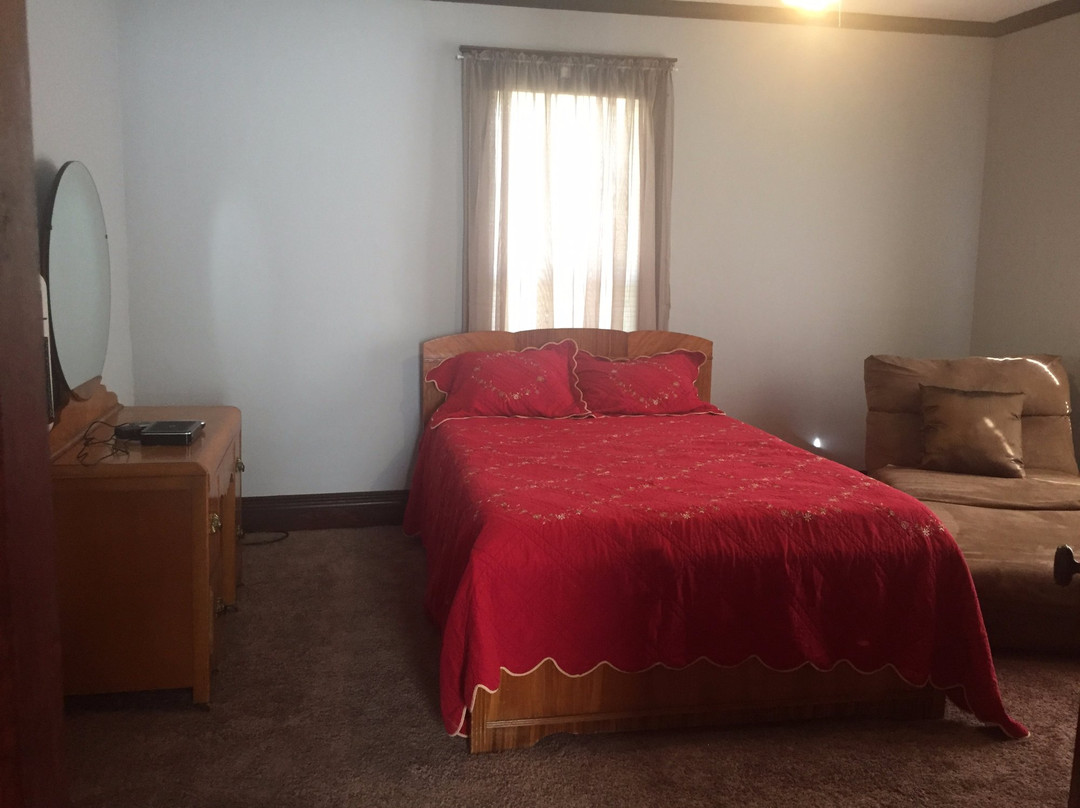 Old Coe House Bed and Breakfast主图