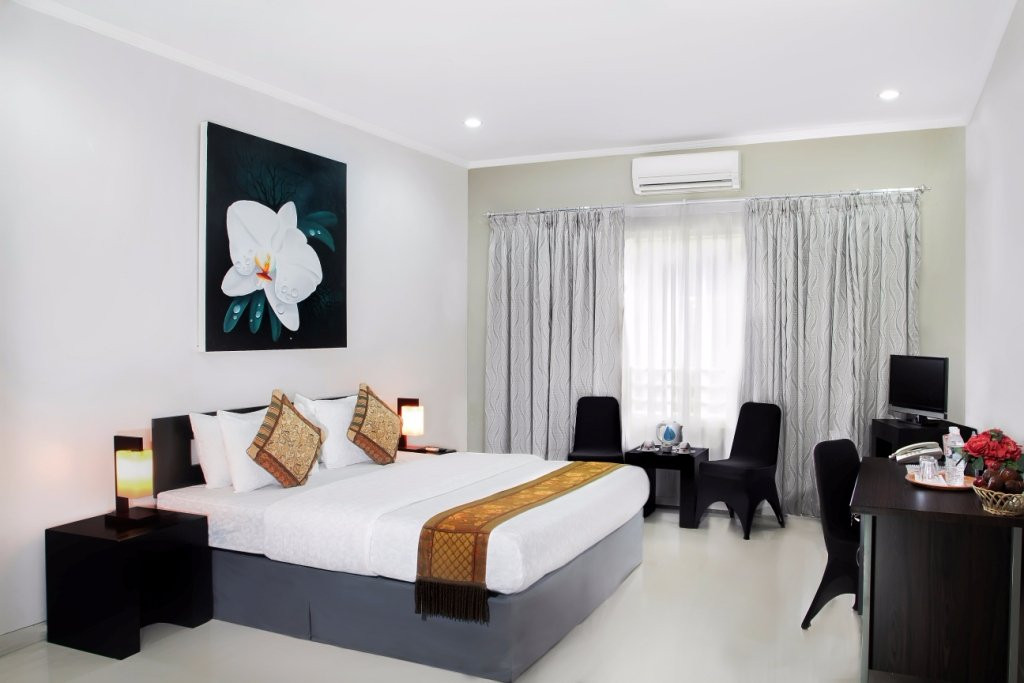 Surya Yudha Hotel主图