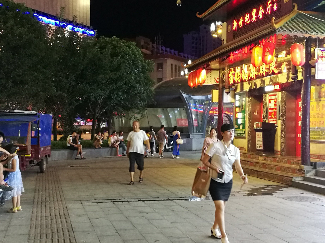 新世纪大酒店主图