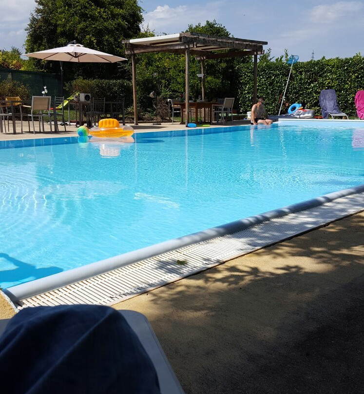 Monzambano酒店住宿-Casale del Sole Garda