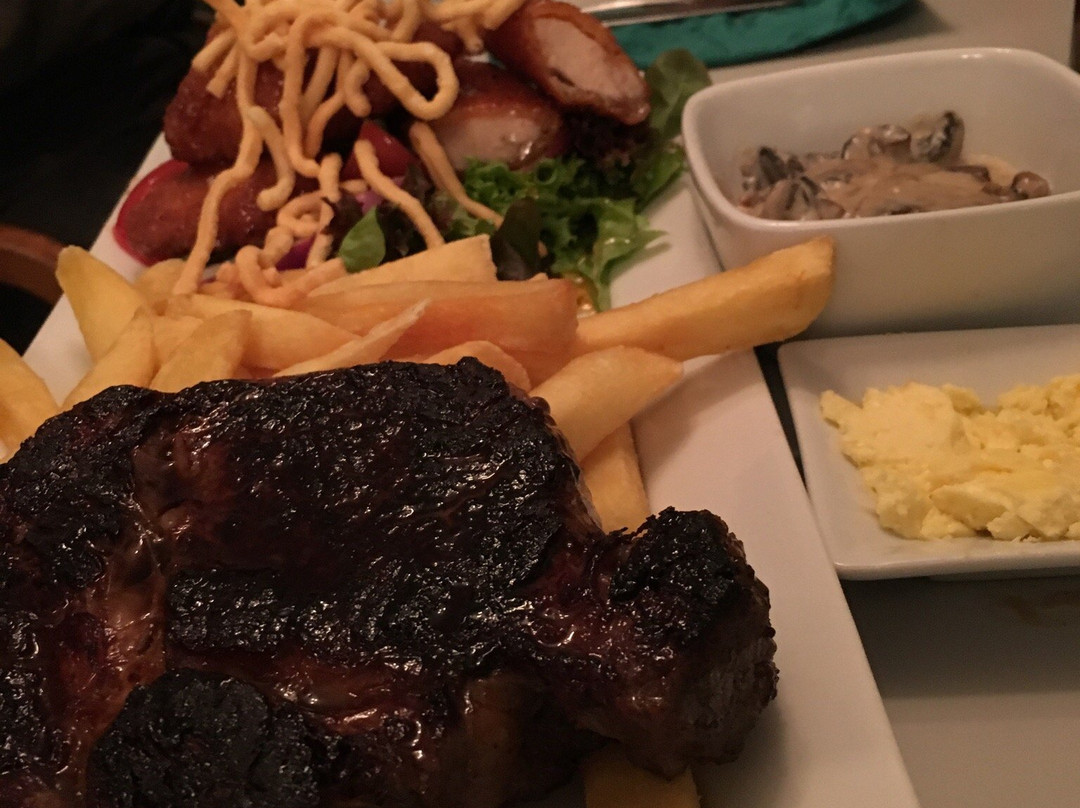 奥特马塔塔餐馆和美食-CJ's Bar and Restaurant