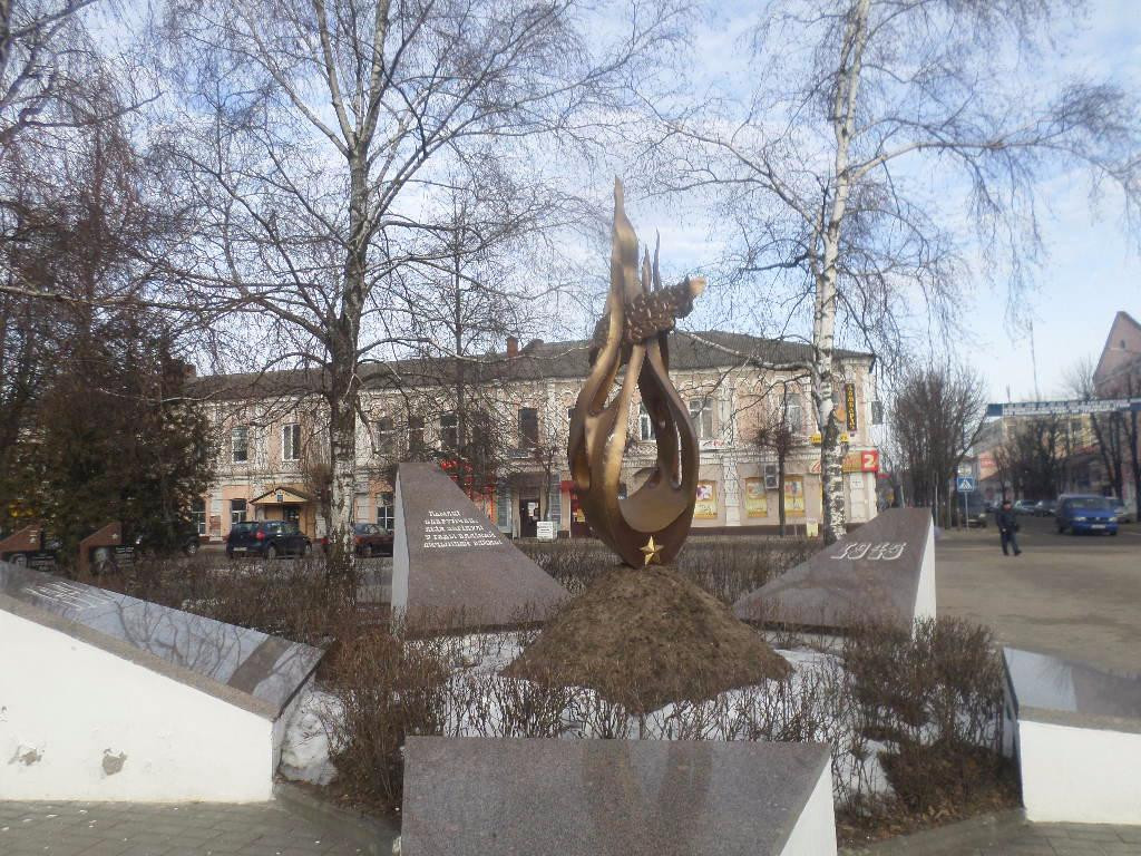 Tank Monument on the tomb of General B.S.Baharova-Bobrujsk必去景点