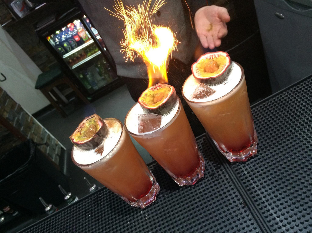 Carriages - Cocktail Bar, Restaurant & Rooms主图