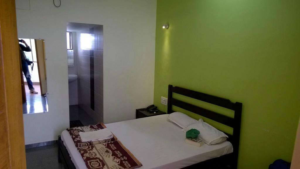 Hotel Meghmalhar-客卧