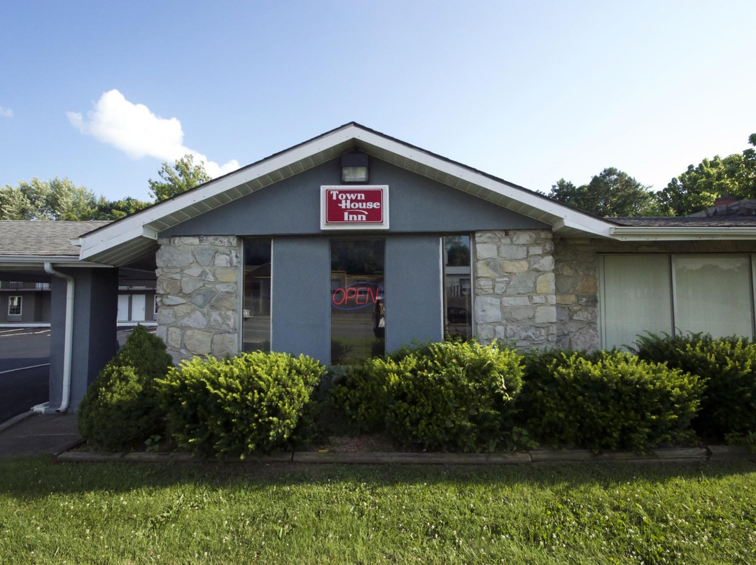 Town House Inn, Jackson, MO 63755主图