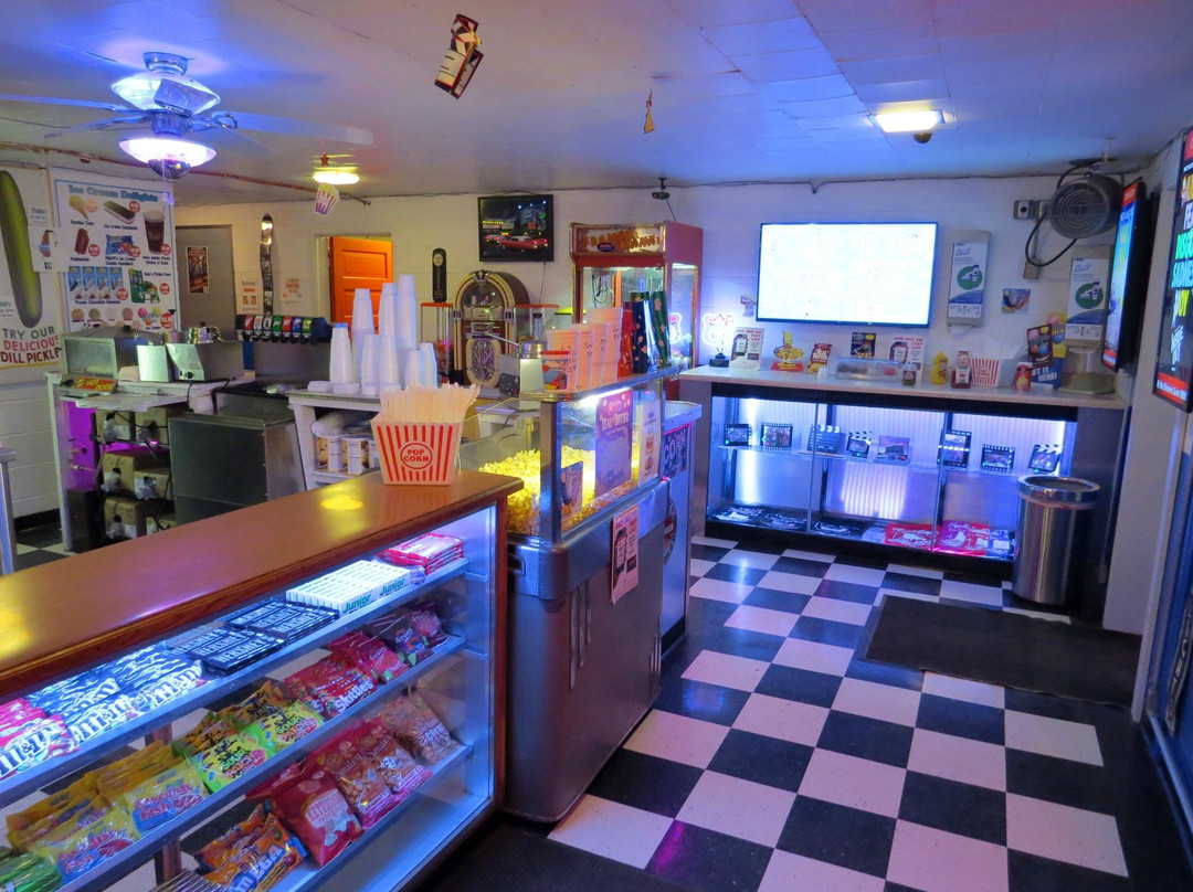 Harvest Moon Twin Drive-in Movie Theatre景点图片