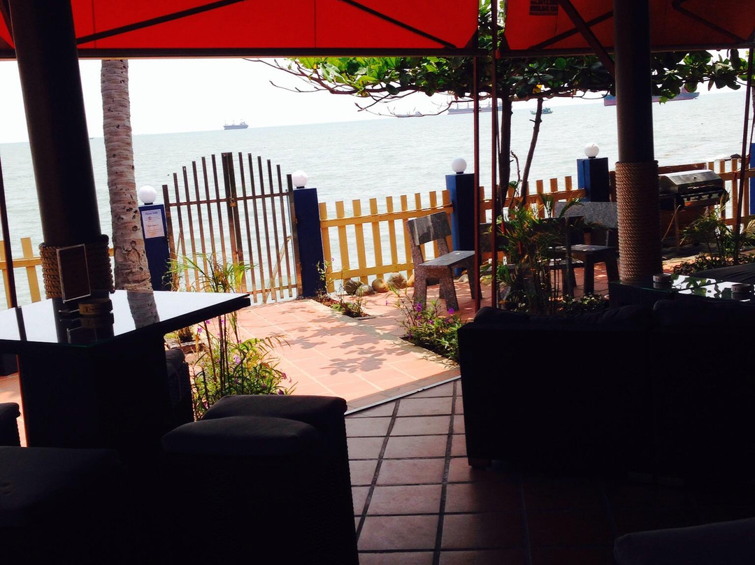 Haven Beach Lounge & Grill-头顿必去景点