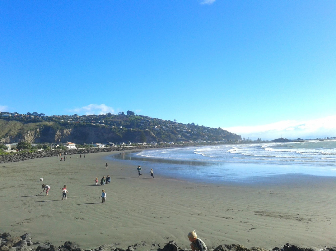 Sumner Beach (Cave Rock)景点图片
