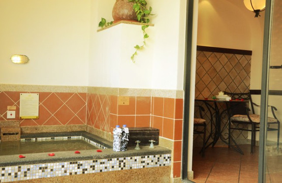 金汤湾海水温泉度假酒店主图