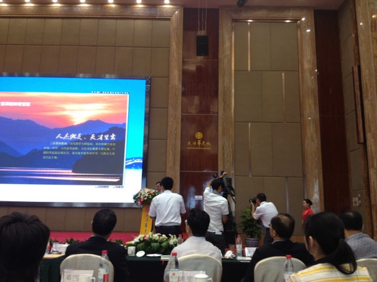 灰汤华天城温泉度假酒店主图