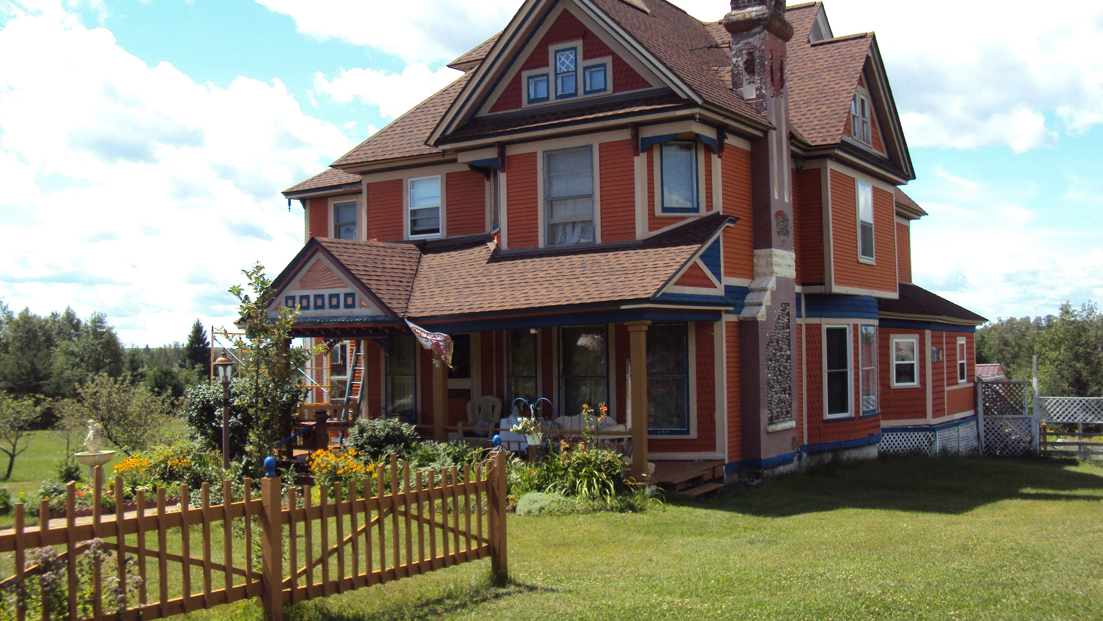 The MacLeod House-官方