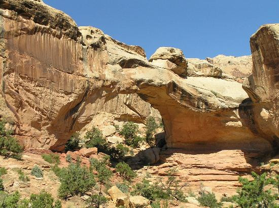 The Hickman Bridge Trail-圆顶礁国家公园必去景点