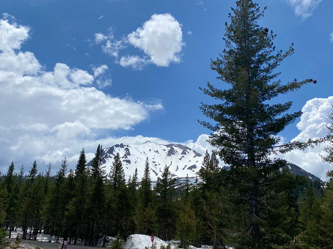 Lassen Volcanic National Park Hiking Trails景点图片