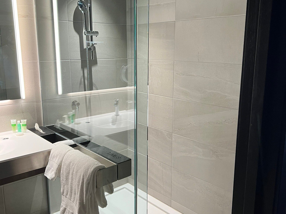 Grand Times Hotel Blainville主图